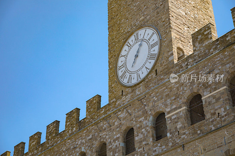 近距离观看Palazzo Vecchio古老的时钟，佛罗伦萨